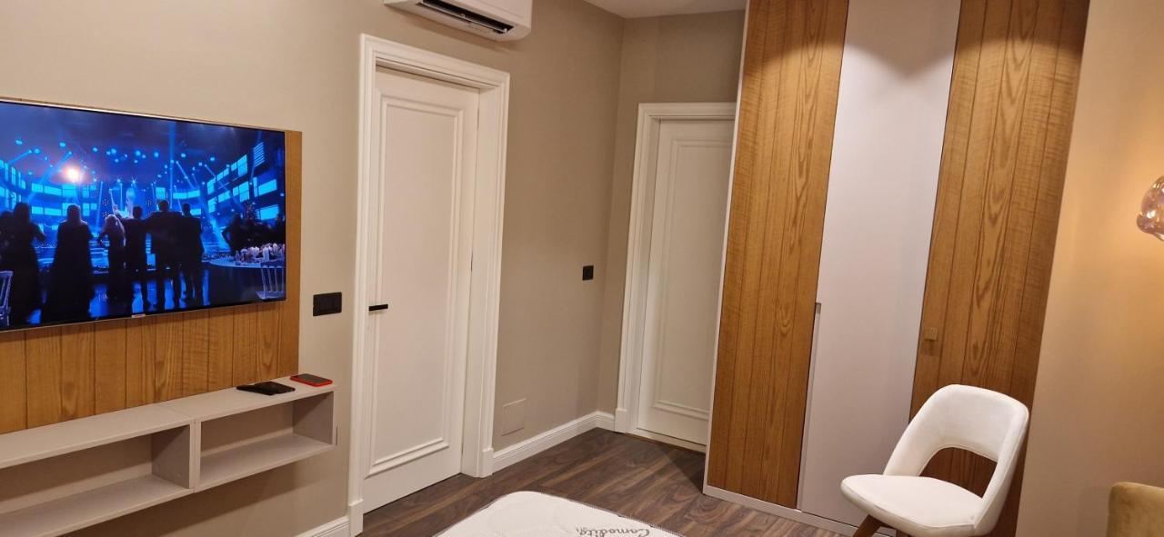 Central Deluxe Apartment Тирана Экстерьер фото