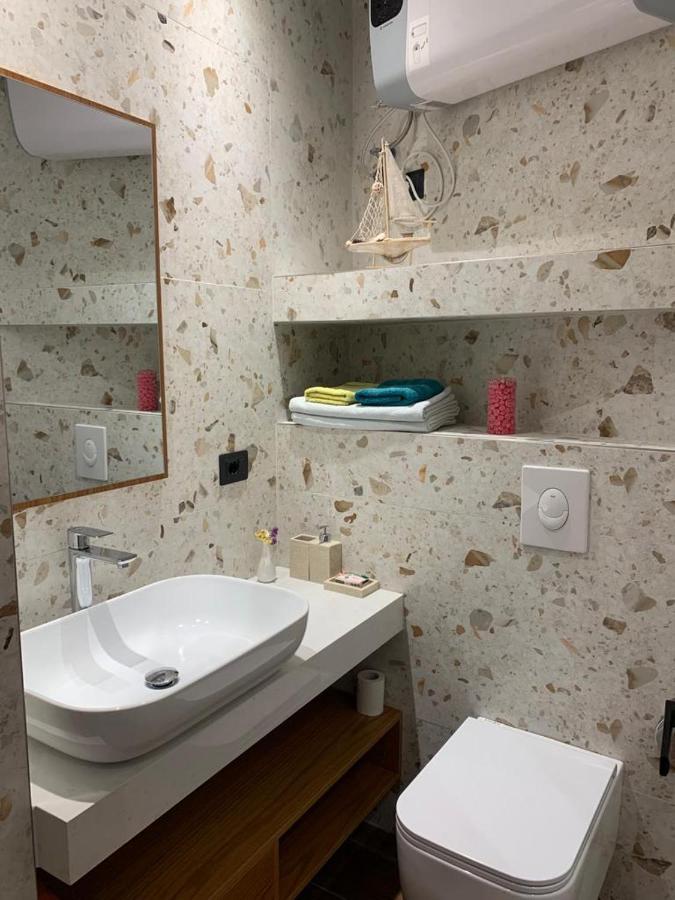 Central Deluxe Apartment Тирана Экстерьер фото