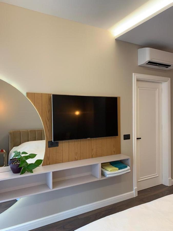 Central Deluxe Apartment Тирана Экстерьер фото